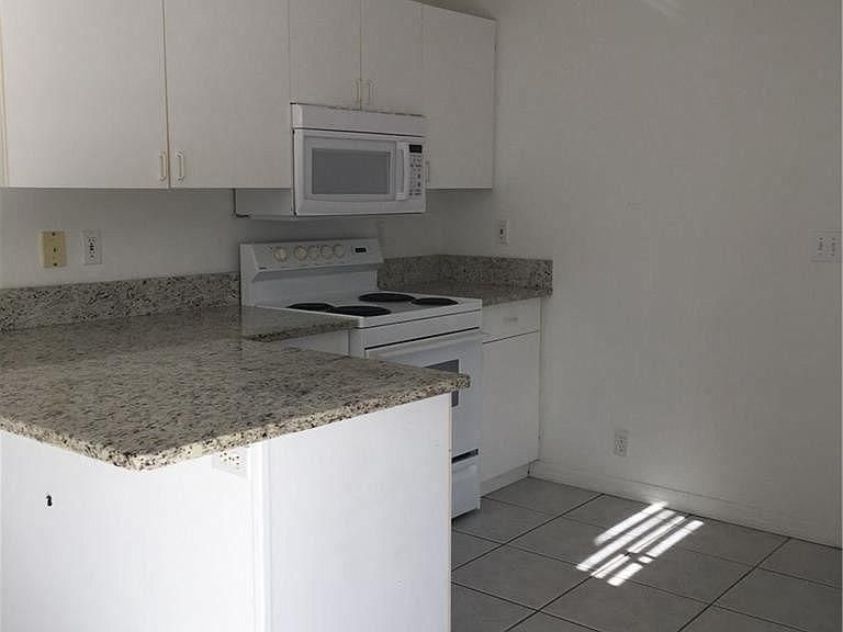 Recently Rented: $1,600 (2 beds, 2 baths, 1300 Square Feet)