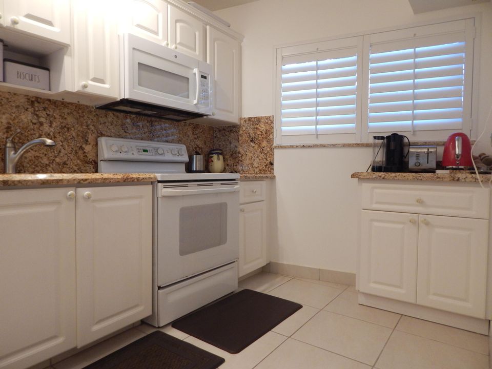 Recently Rented: $2,850 (2 beds, 2 baths, 1121 Square Feet)