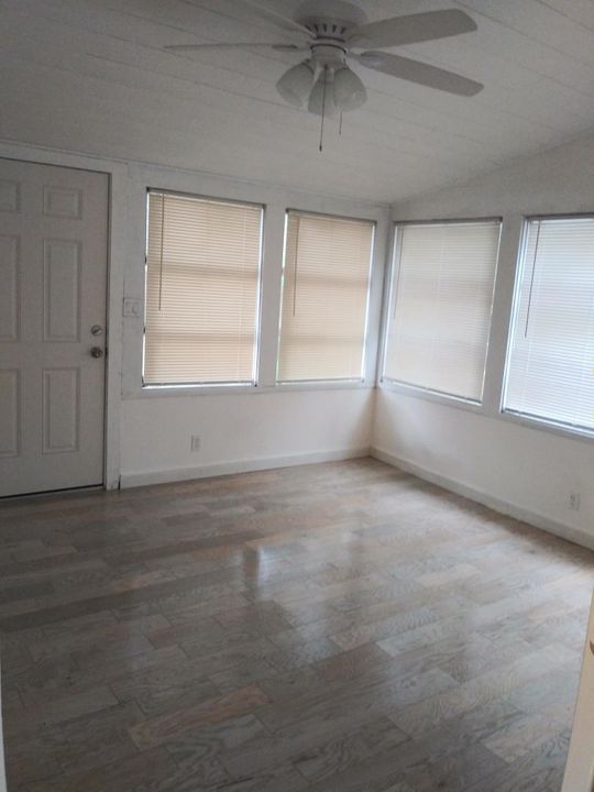 Recently Rented: $1,150 (2 beds, 1 baths, 800 Square Feet)