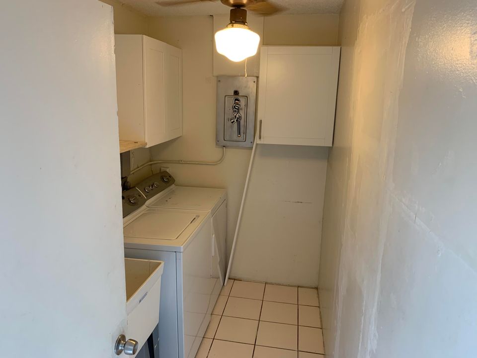 Recently Rented: $1,400 (3 beds, 1 baths, 792 Square Feet)