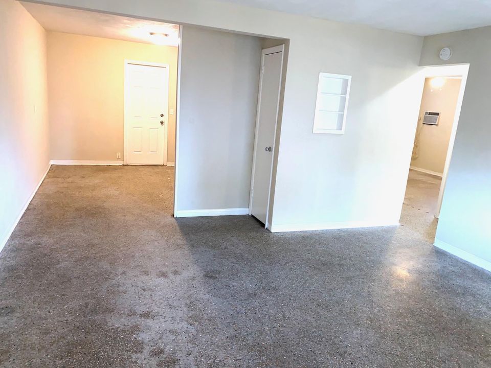 Recently Rented: $1,200 (2 beds, 1 baths, 1680 Square Feet)