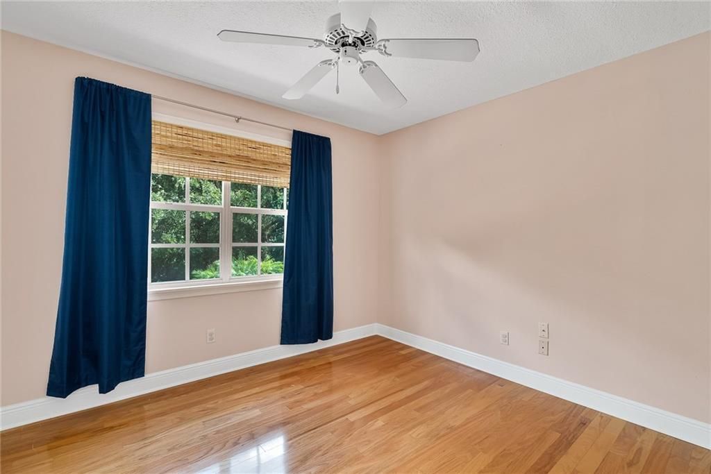 Recently Sold: $300,000 (3 beds, 2 baths, 1892 Square Feet)