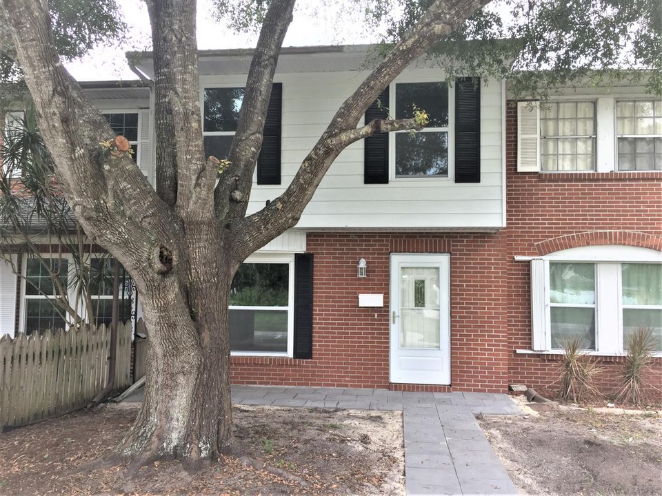 Recently Rented: $1,600 (2 beds, 1 baths, 1164 Square Feet)