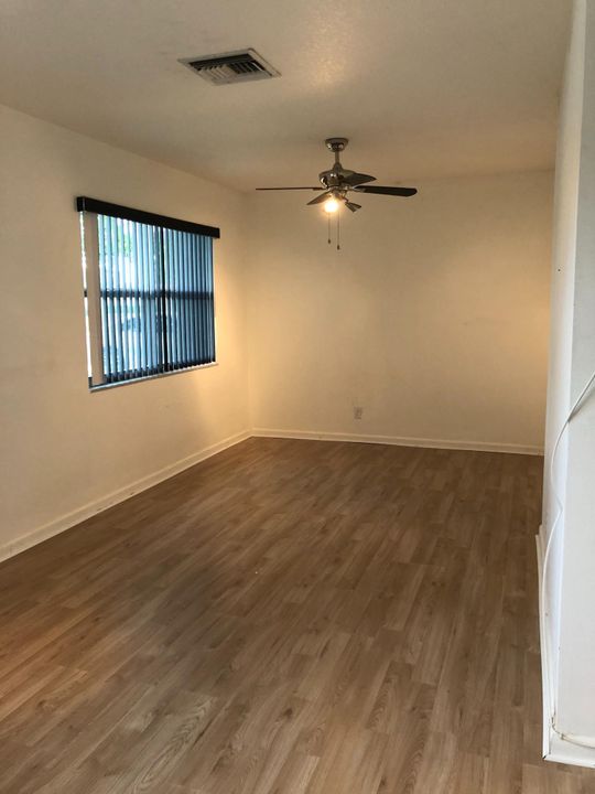 Recently Rented: $1,700 (4 beds, 1 baths, 1425 Square Feet)