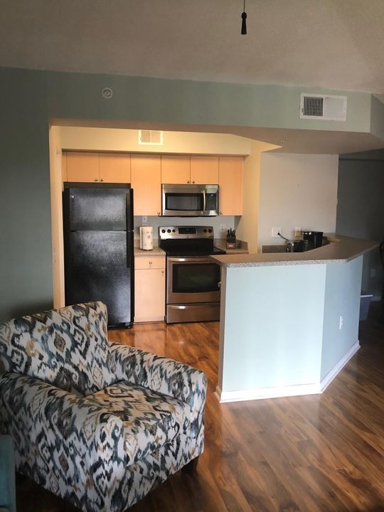 Recently Rented: $1,250 (1 beds, 1 baths, 802 Square Feet)