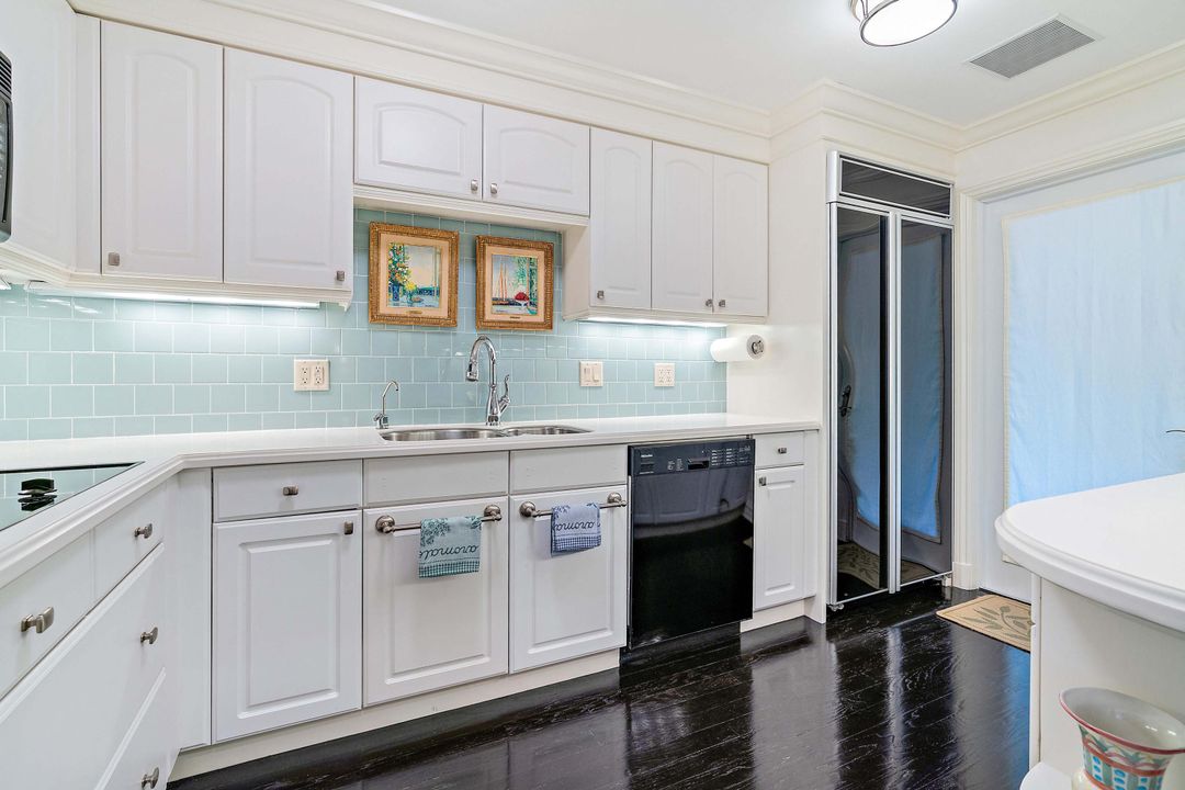 Recently Sold: $2,000,000 (2 beds, 2 baths, 1944 Square Feet)