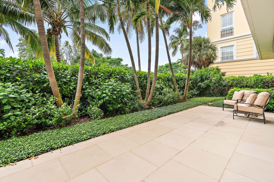 Recently Sold: $2,000,000 (2 beds, 2 baths, 1944 Square Feet)