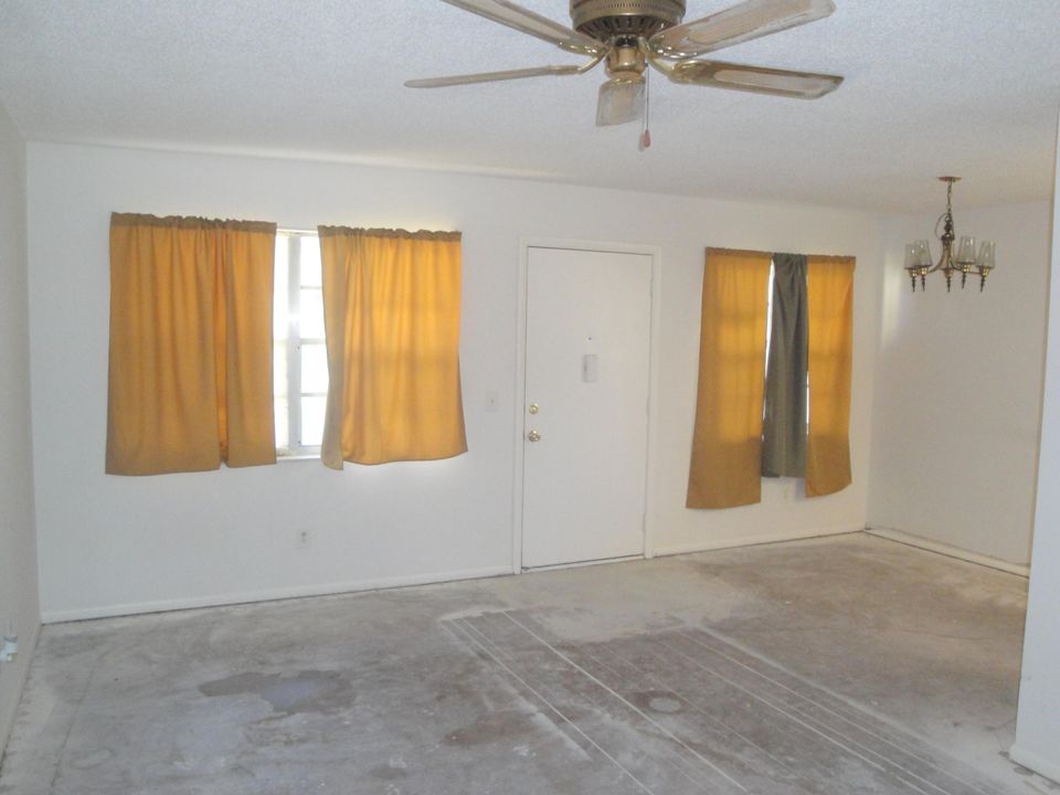 Recently Sold: $69,900 (1 beds, 1 baths, 800 Square Feet)