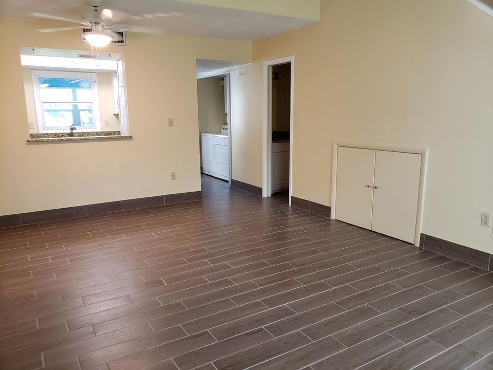 Recently Rented: $1,295 (1 beds, 1 baths, 1054 Square Feet)