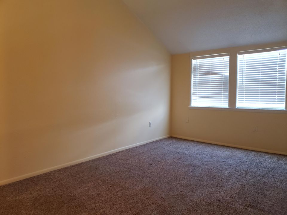 Recently Rented: $1,295 (1 beds, 1 baths, 1054 Square Feet)