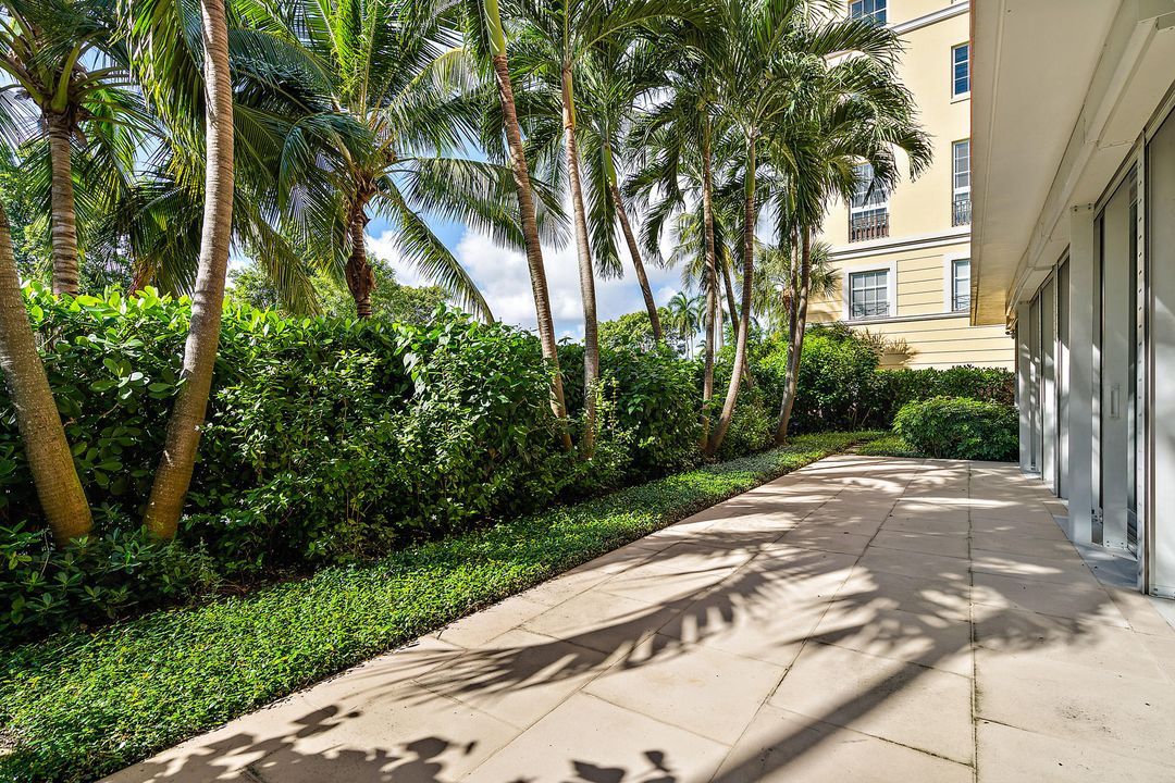 Recently Sold: $2,000,000 (2 beds, 2 baths, 1944 Square Feet)