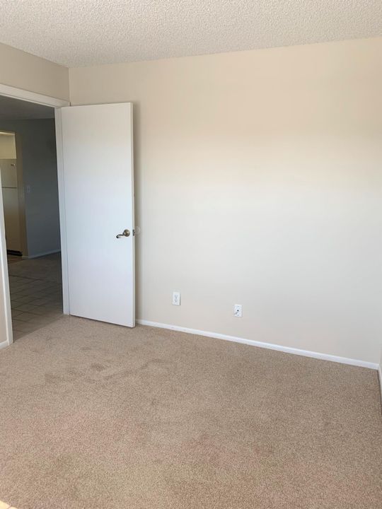 Recently Rented: $1,050 (2 beds, 2 baths, 782 Square Feet)