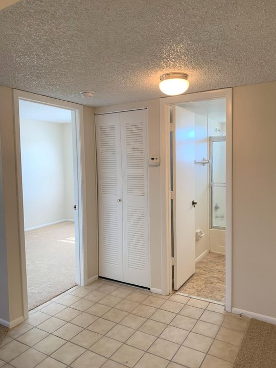 Recently Rented: $1,050 (2 beds, 2 baths, 782 Square Feet)