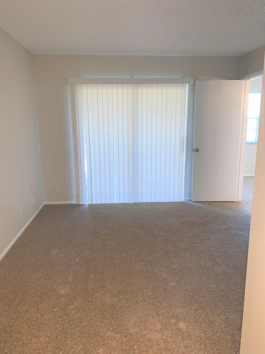 Recently Rented: $1,050 (2 beds, 2 baths, 782 Square Feet)