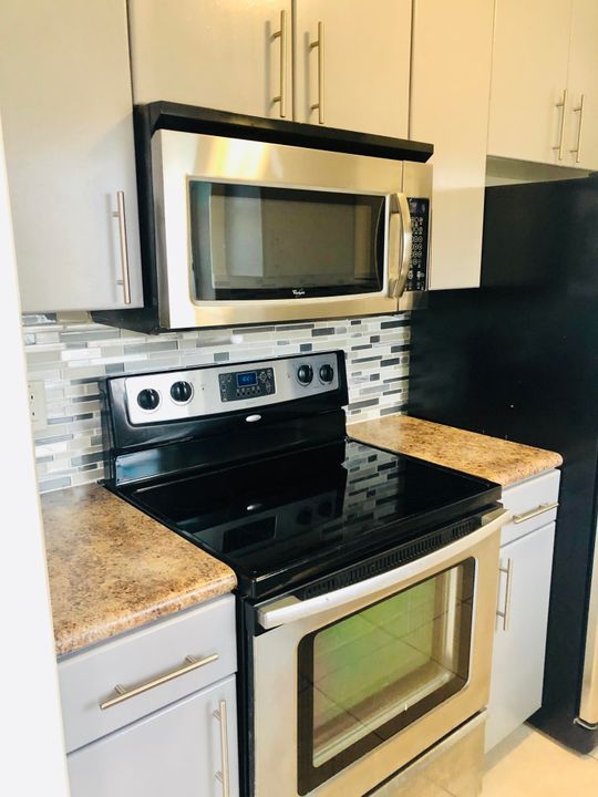 Recently Rented: $1,550 (2 beds, 2 baths, 936 Square Feet)
