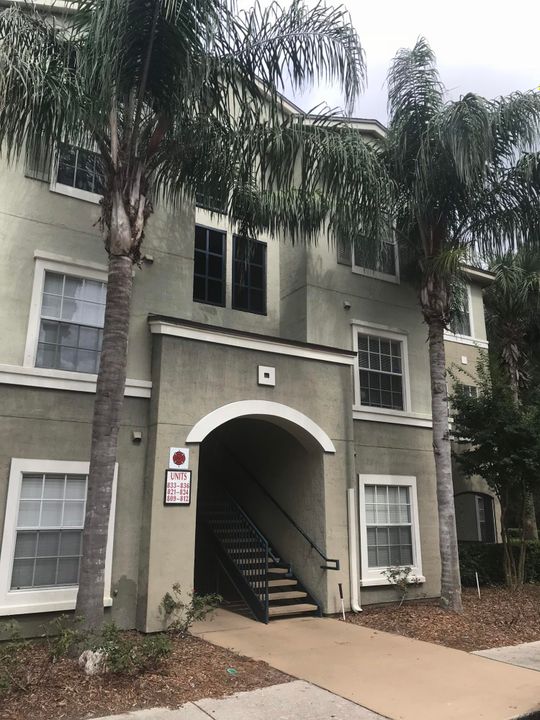 Recently Sold: $139,900 (2 beds, 2 baths, 1077 Square Feet)