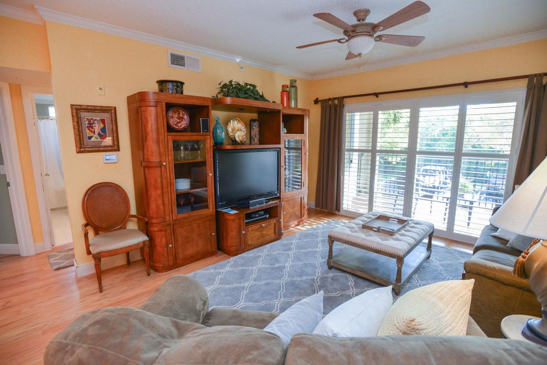 Recently Rented: $3,850 (3 beds, 2 baths, 1390 Square Feet)