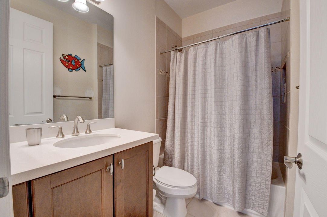 Недавно арендовано: $6,300 (4 спален, 5 ванн, 3932 Квадратных фут)