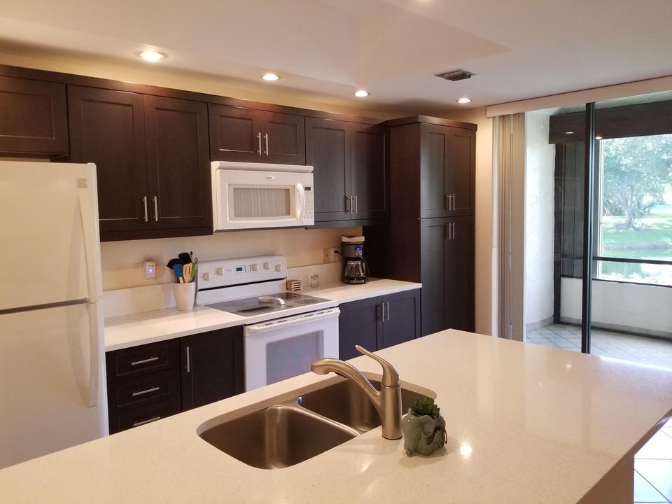 Recently Rented: $3,995 (2 beds, 2 baths, 1323 Square Feet)
