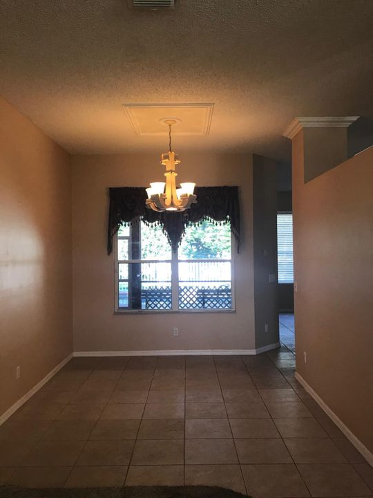 Recently Rented: $2,300 (3 beds, 2 baths, 2116 Square Feet)