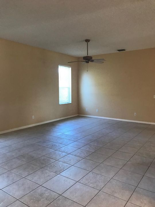 Recently Rented: $2,300 (3 beds, 2 baths, 2116 Square Feet)