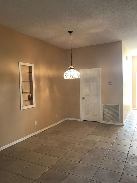 Recently Rented: $2,300 (3 beds, 2 baths, 2116 Square Feet)