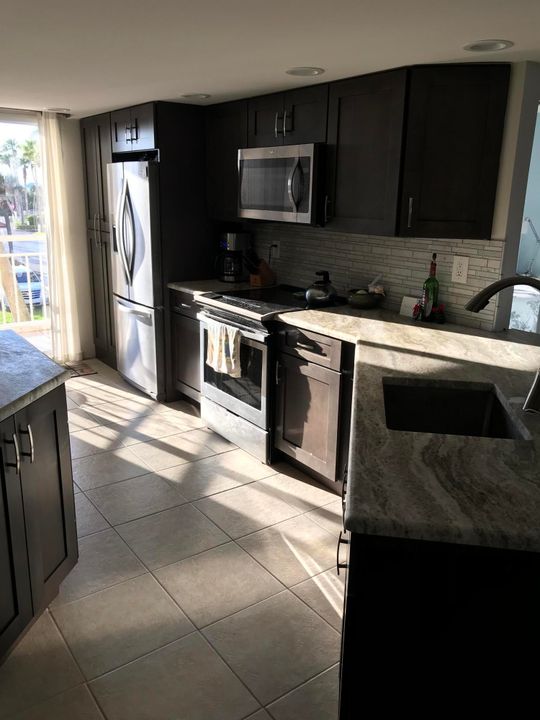 Recently Rented: $3,000 (2 beds, 2 baths, 1239 Square Feet)