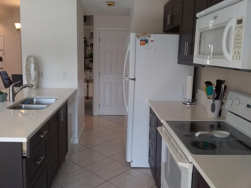 Recently Rented: $3,995 (2 beds, 2 baths, 1323 Square Feet)