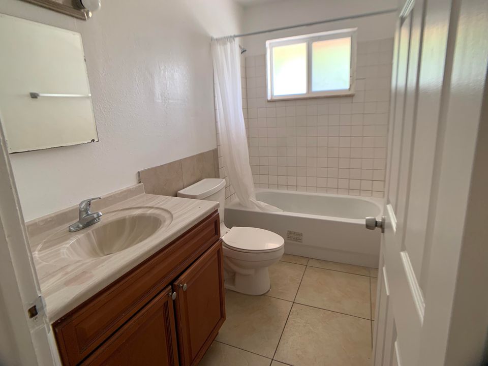 Недавно арендовано: $1,100 (3 спален, 1 ванн, 800 Квадратных фут)