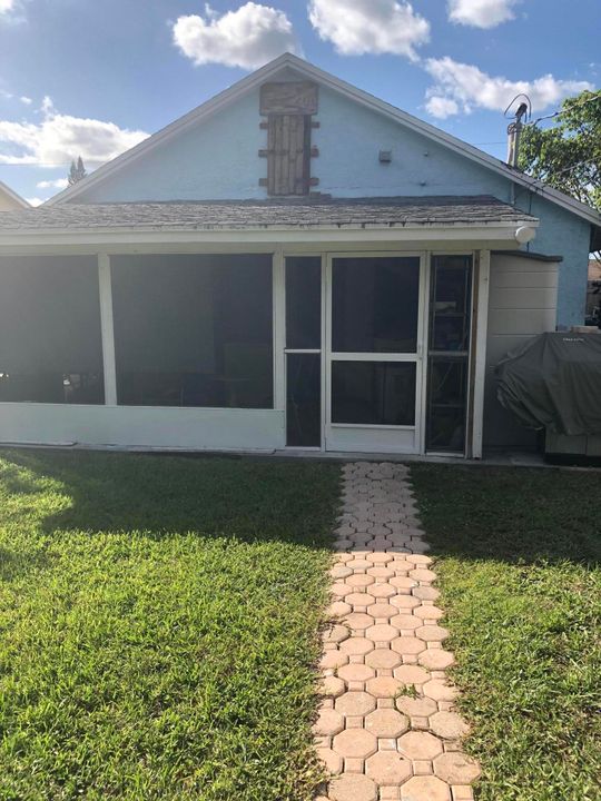 Recently Sold: $230,000 (3 beds, 2 baths, 936 Square Feet)