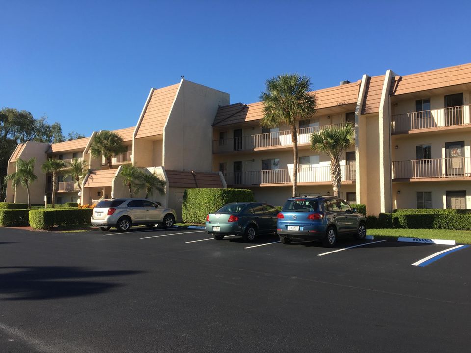 Недавно продано: $97,900 (2 спален, 2 ванн, 1050 Квадратных фут)