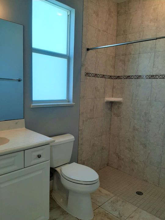 最近租的: $1,700 (1 贝兹, 0 浴室, 830 平方英尺)