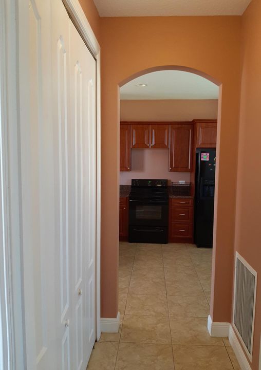 Recently Rented: $1,700 (1 beds, 0 baths, 830 Square Feet)