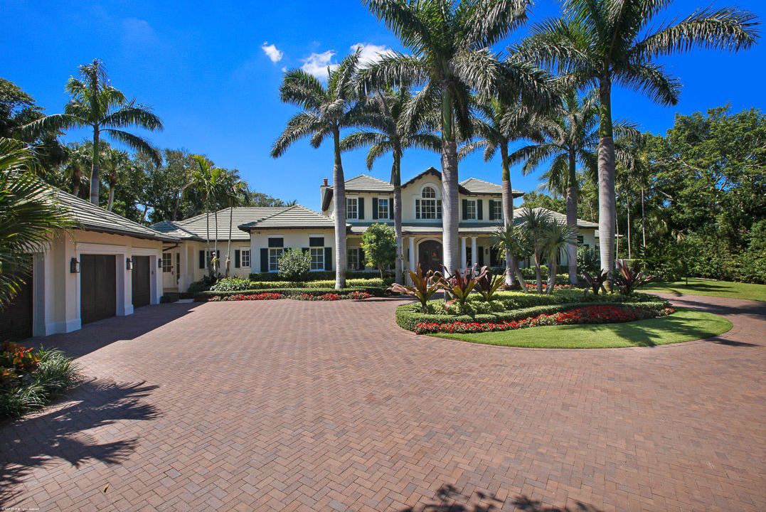 Recently Sold: $11,750,000 (5 beds, 7 baths, 8885 Square Feet)