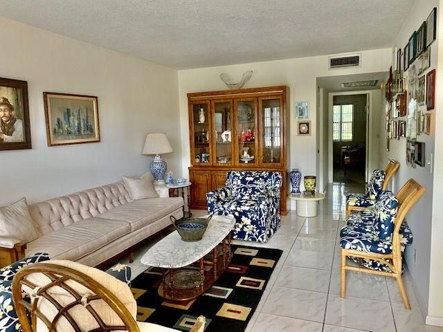 Recently Sold: $159,000 (2 beds, 2 baths, 916 Square Feet)