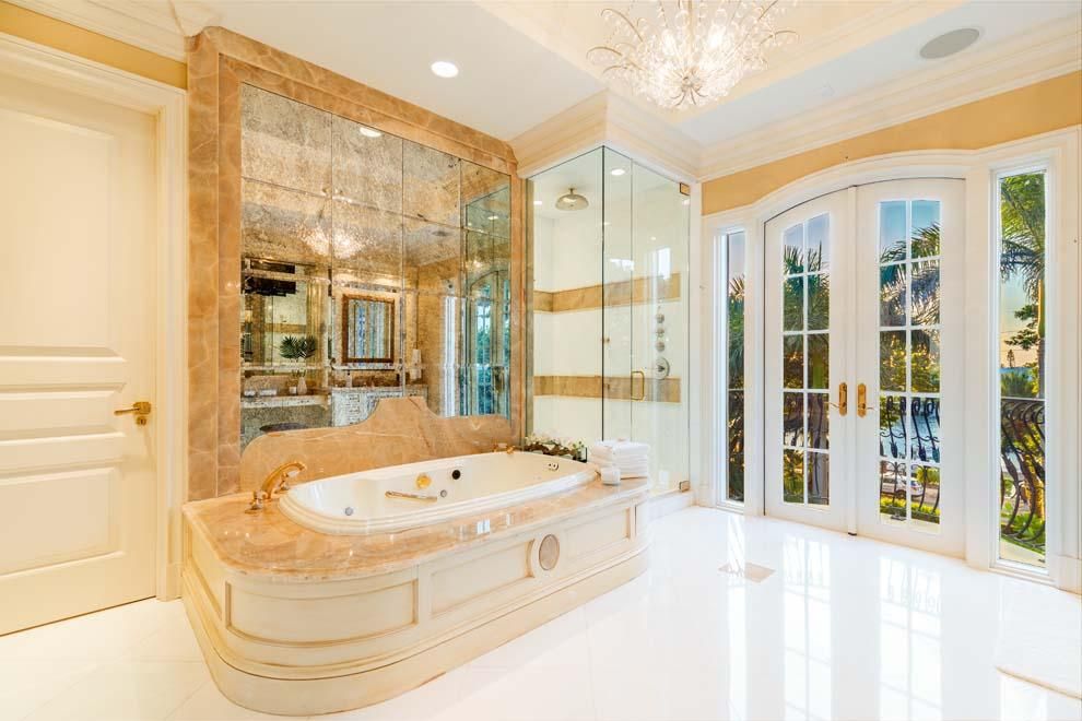 最近售出: $15,500,000 (5 贝兹, 7 浴室, 9207 平方英尺)
