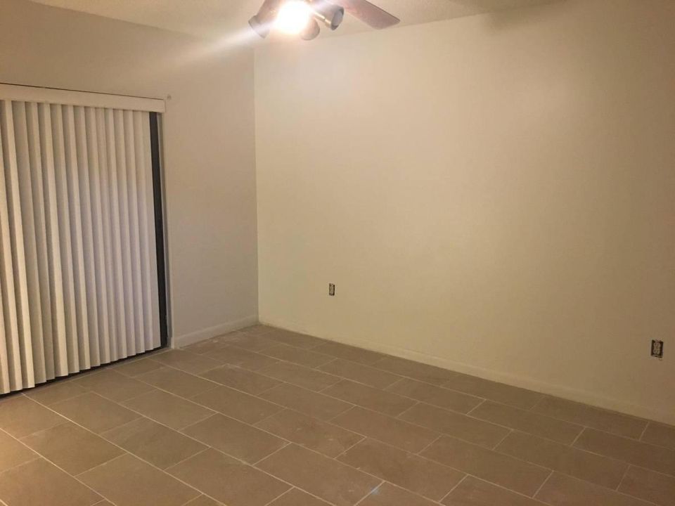 Recently Rented: $960 (1 beds, 1 baths, 870 Square Feet)