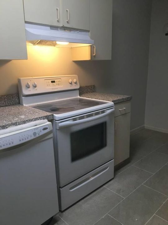 Recently Rented: $960 (1 beds, 1 baths, 870 Square Feet)