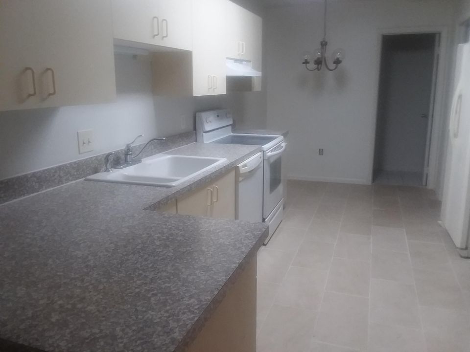 Recently Rented: $960 (1 beds, 1 baths, 870 Square Feet)