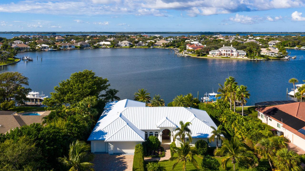 Recently Sold: $2,295,000 (4 beds, 4 baths, 4128 Square Feet)