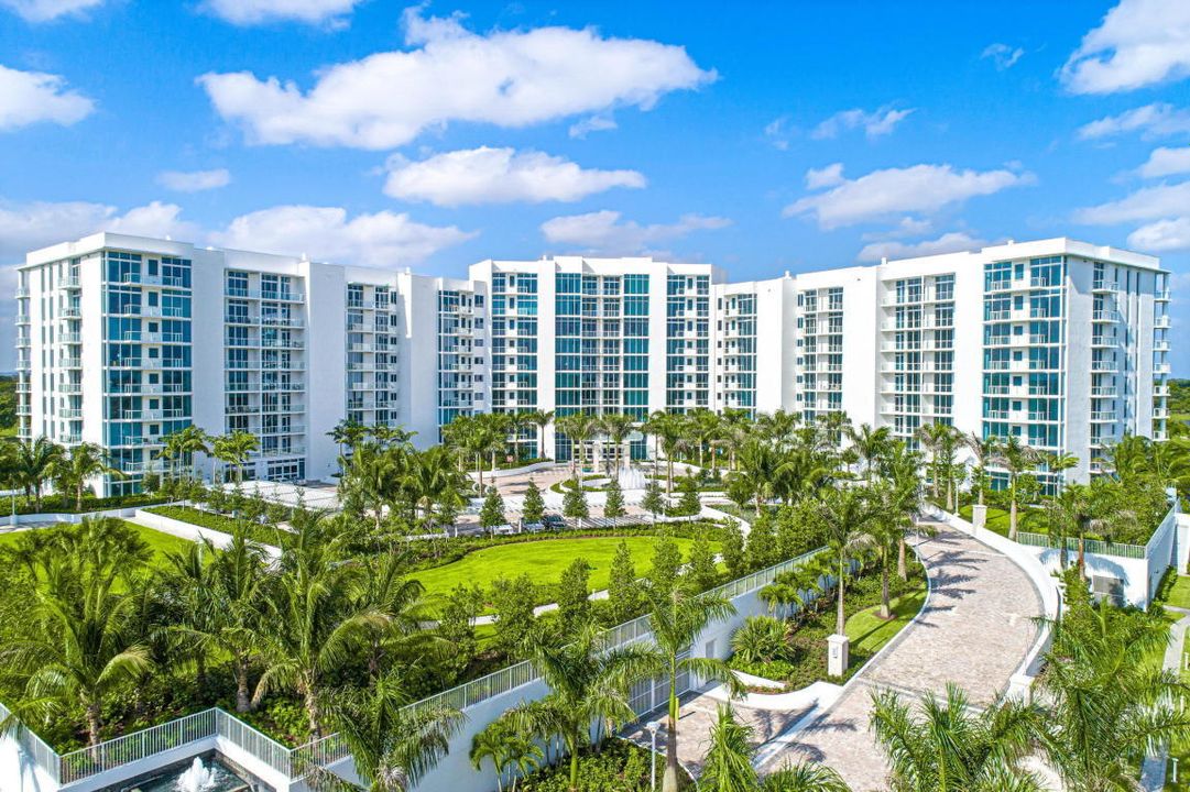 Recently Sold: $2,850,000 (3 beds, 3 baths, 3057 Square Feet)