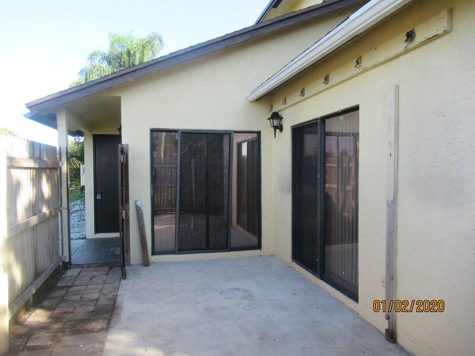 Recently Sold: $180,000 (2 beds, 2 baths, 1161 Square Feet)