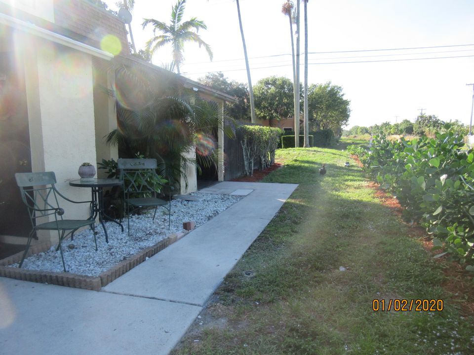 Recently Sold: $180,000 (2 beds, 2 baths, 1161 Square Feet)