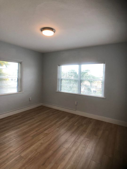 Recently Rented: $1,690 (2 beds, 1 baths, 1200 Square Feet)