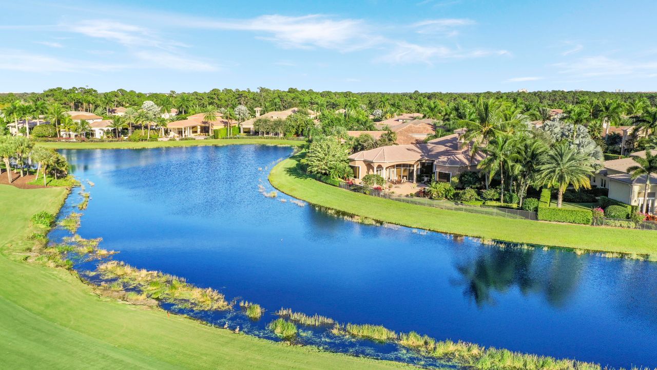 Recently Sold: $2,450,000 (5 beds, 5 baths, 4558 Square Feet)