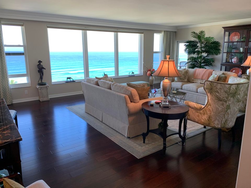 Recently Sold: $2,650,000 (3 beds, 3 baths, 2748 Square Feet)