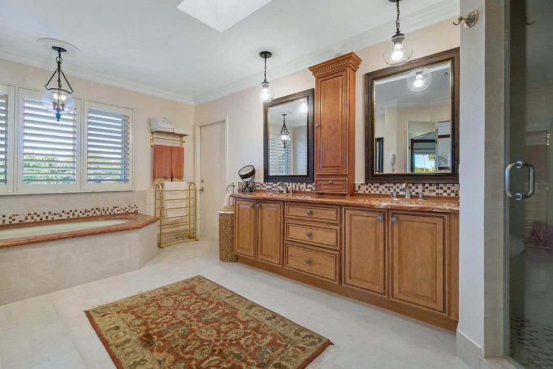 Недавно арендовано: $10,500 (5 спален, 4 ванн, 5080 Квадратных фут)