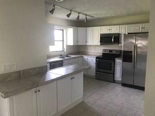 Recently Rented: $1,250 (3 beds, 2 baths, 2123 Square Feet)