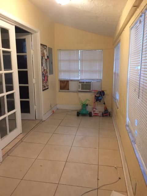 Recently Sold: $1,600 (4 beds, 1 baths, 1253 Square Feet)