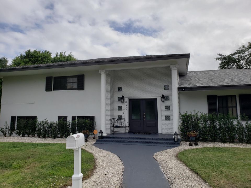 Recently Sold: $309,999 (3 beds, 3 baths, 2860 Square Feet)